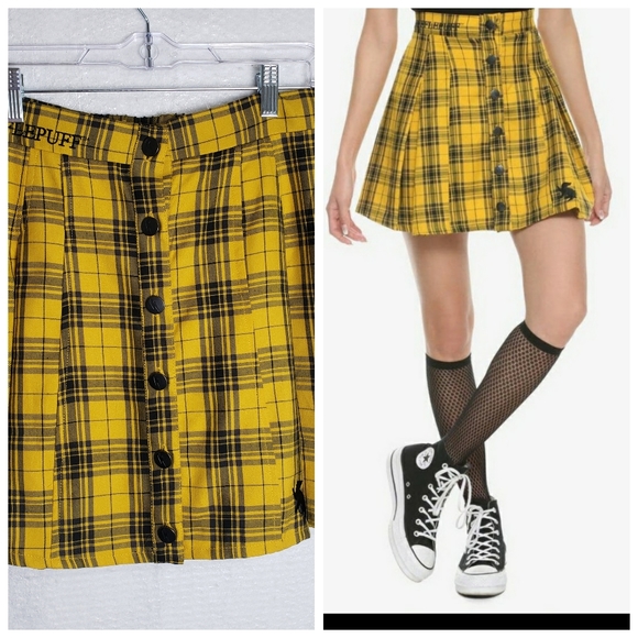 Hot Topic Dresses & Skirts - Harry Potter HUFFLEPUFF Yellow & Black Plaid Skirt Size M